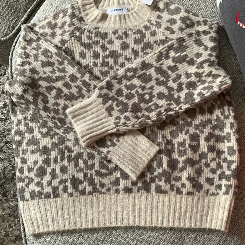 NWT- Old Navy Sweater - sz M